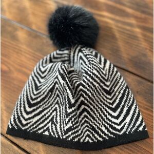 Vera Bradley Pom Pom Beanie in Zebra Pattern. Black/white